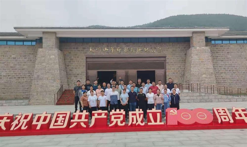 創(chuàng)新發(fā)展穩(wěn)定餐飲品質(zhì)，強(qiáng)化管理提高經(jīng)營(yíng)效率