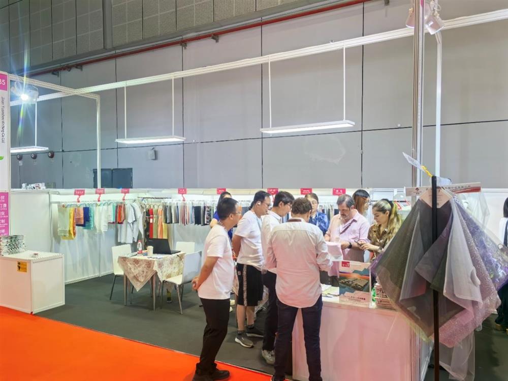 以科技綠色鏈接紡織商機(jī)！元首針織亮相2025中國(guó)國(guó)際紡織面料及輔料（秋冬）博覽會(huì)